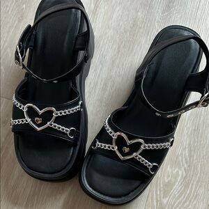 NEW  Fun Black GOTH Platform Sandals with Hearts and Silver Heart Chains